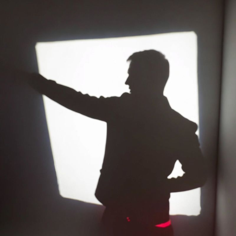 photos-people-editorial-portraits · Silhouette Angular Pose